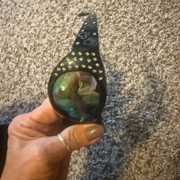 Women’s Black Sunglasses with Green Mirrored Lenses 1 - Picture 6 of 6